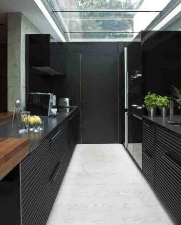 Čierne kuchyne v interiéri - luxusná jednoduchosť minimalizmu