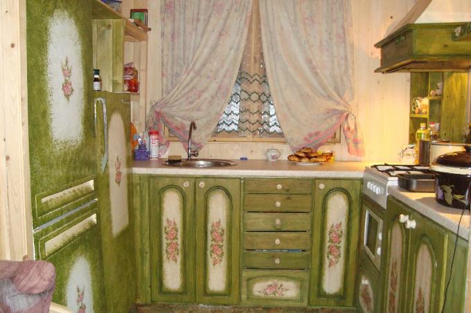 Obnova kuchynskej súpravy (42 fotografií), ako transformovať starý nábytok vlastnými rukami: majstrovská trieda, pokyny, lekcie fotografie a videa, cena