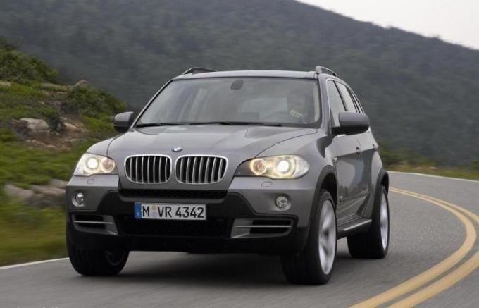 Popular German crossover BMW X5 E70 v tele. | Foto: www.autoevolution.com.