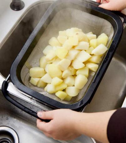 Varené zemiaky vždy testovať po varení.