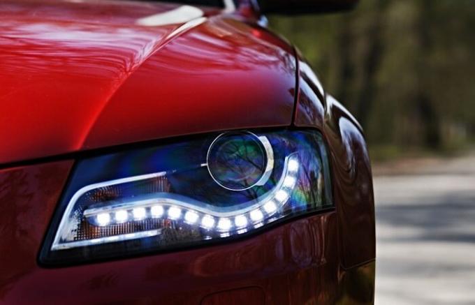 LED žiarovky v automobilových svetlometov.