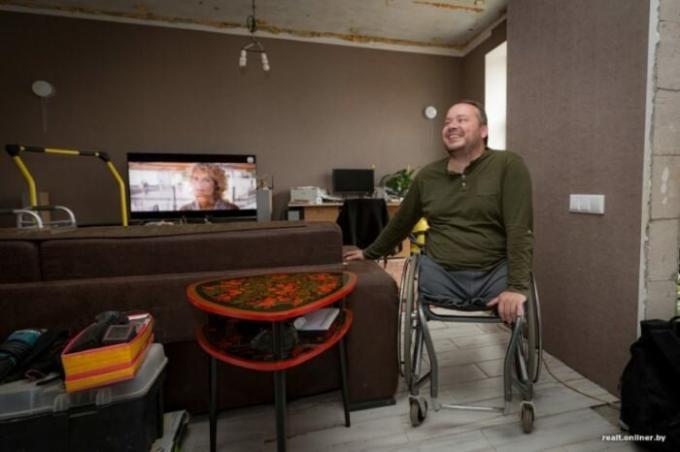 Vyacheslav občan Minsku stavia dom a sníva o útulnú terasu.