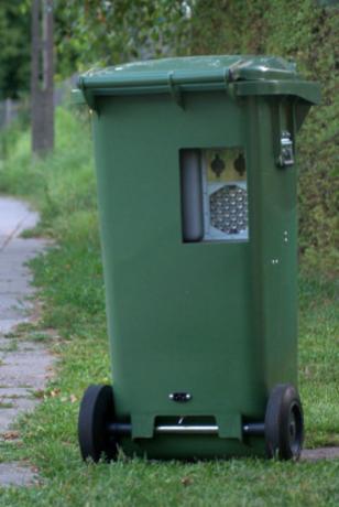 
Vodiči sú teraz cennejšie starostlivo riadiť minulej odpadkové koše, skrytou kamerou môže byť skrytá v nich.