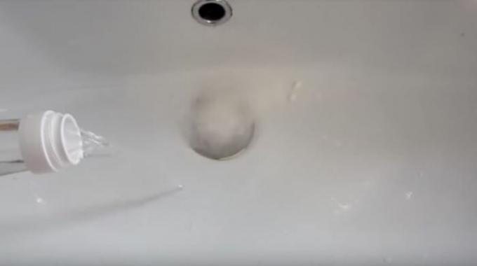 Ako rýchlo vyčistiť umývadlo, keď voda prestala prísť nazmar