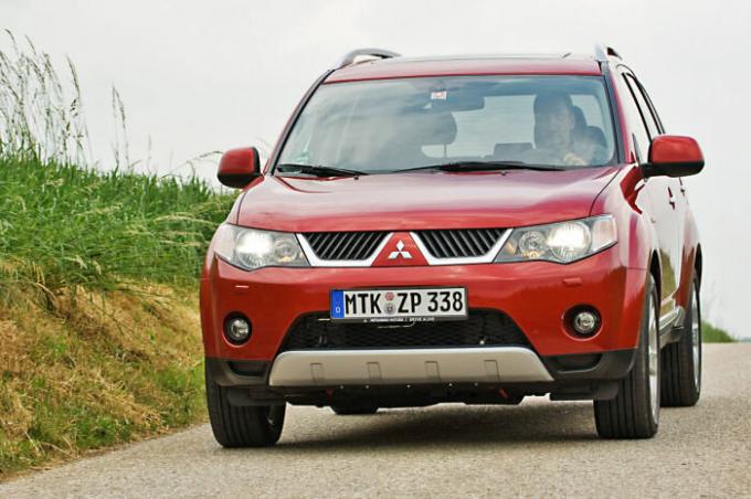 Stroj Mitsubishi Outlander CWOW nestojí za pozornosť.