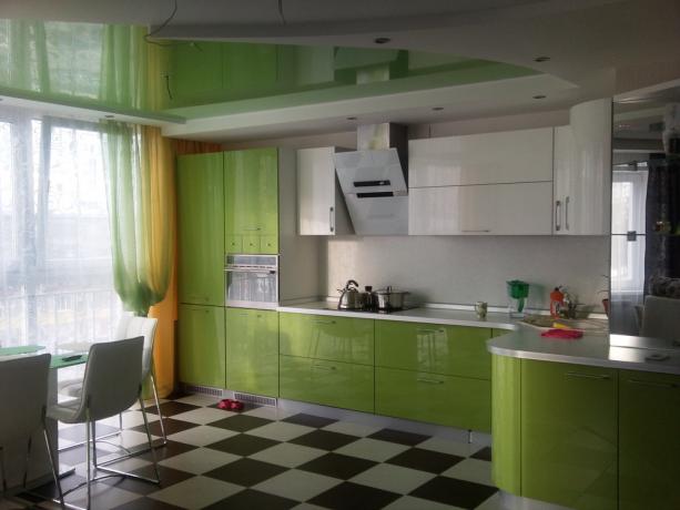Zelená kuchyňa (54 fotografií) Ischia: videonávod na DIY interiérové ​​dekorácie, dizajn, kuchynskú súpravu, stôl, stoličky, steny, strop, Leroy Merlin, fotografiu a cenu