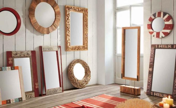 Na fotografii: drevený zrkadlového Banang