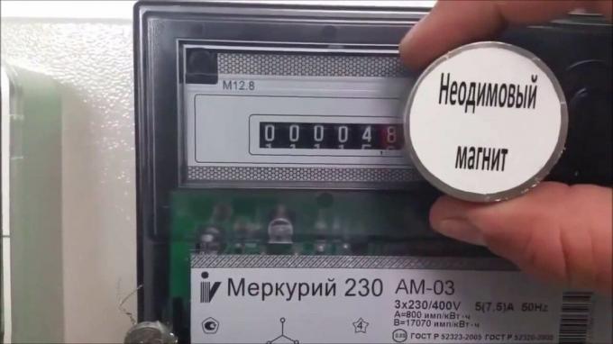 Obrázok 2. Kovanie counter neodým magnet Mercury-230