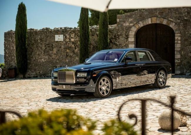 starých dobrých Rolls-Royce Phantom tiež dobrí. 