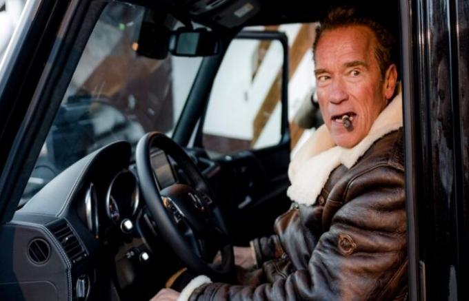 Arnold Schwarzenegger stroja. 