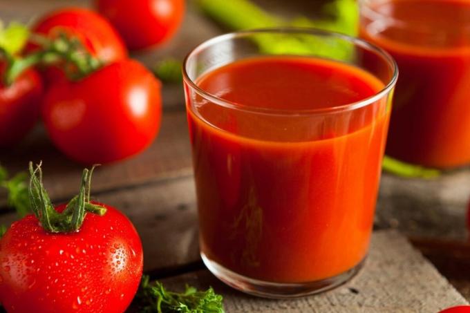 Aký je prínos paradajkovej šťavy a komu môže byť kontraindikované