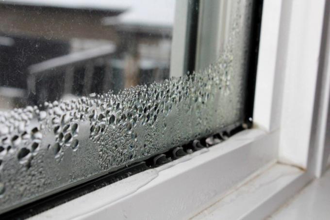 Ako sa zbaviť kondenzácie na plastové okná a vlhké na svahoch