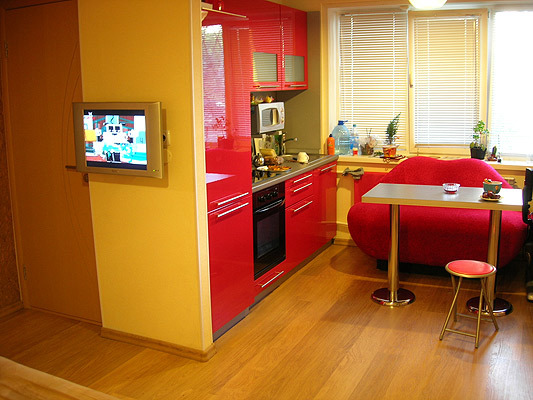 Kuchyňa-obývacia izba v Chruščov.