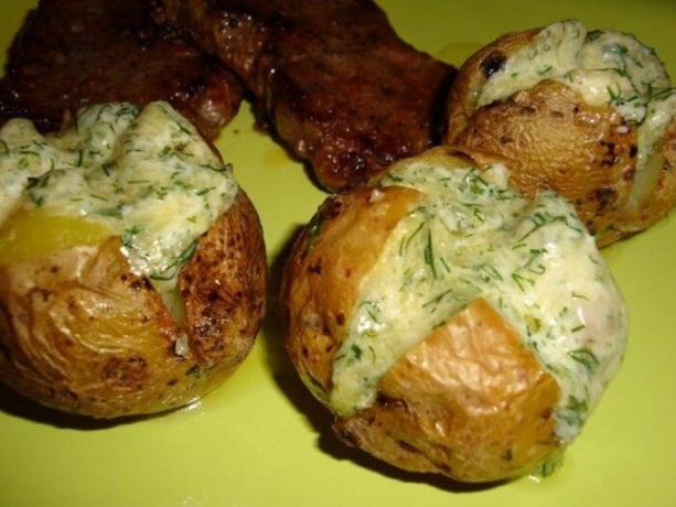 Pečené zemiaky so syrom.