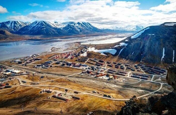 Longyearbyen - najsevernejšie mesto na svete (Nórsko).
