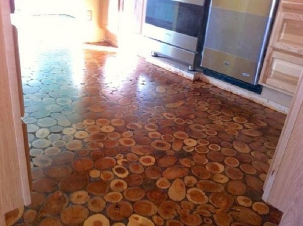 Podlaha z drevených krúžkov.