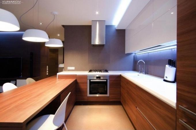 Dodatočné osvetlenie v kuchyni v štýle minimalizmu