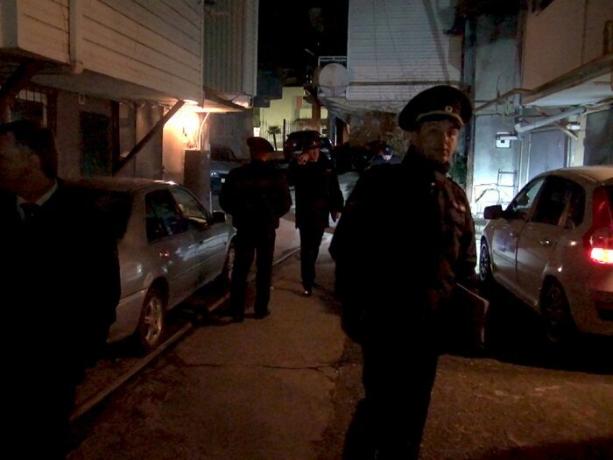 Sochi opäť polícia vykonáva nálety na garáže na alpské ulici.