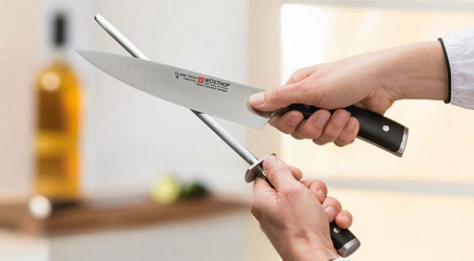 Je nutné správne brúsiť nože.