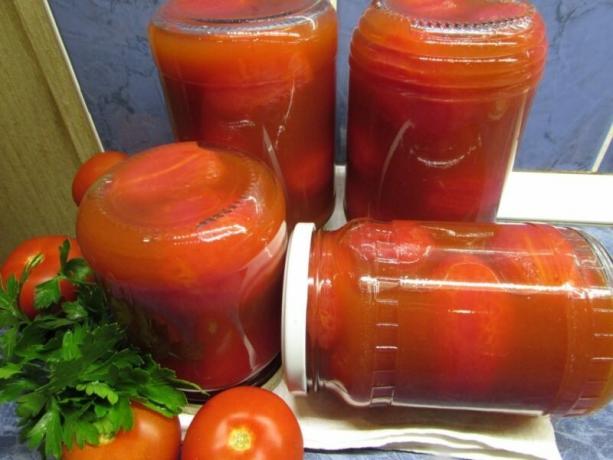 Dobré paradajky v paradajková pasta, kuchár, ktorý môže niekto hostiteľka. Ilustrácie pre článok je určený pre štandardné licencie © ofazende.ru