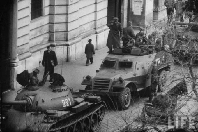 Potlačenie maďarských udalostiach na účte KGB.