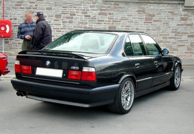 BMW 5 - pokročilá verzia obvyklého "päť". | Foto: a2goos.com.