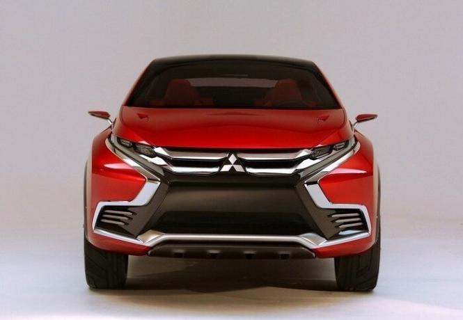 Počnúc od roku 2015, koľajové Mitsubishi Outlander dostali tvaru X design "Chuck". | Foto: avtosreda.ru.