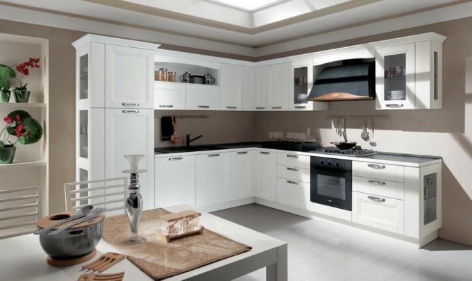 Kuchyňa v bielej farbe (48 fotografií): ako vyzdobiť interiér vlastnými rukami, videonávod, fotografiu a cenu