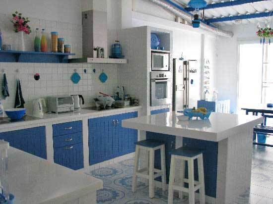 Kuchyňa v gréckom štýle (38 fotografií): videonávod na zdobenie interiérového dizajnu vlastnými rukami, cena, fotografia