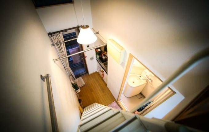 Byt v Tokiu kuchyňa, kúpeľňa, spálňa a balkón.