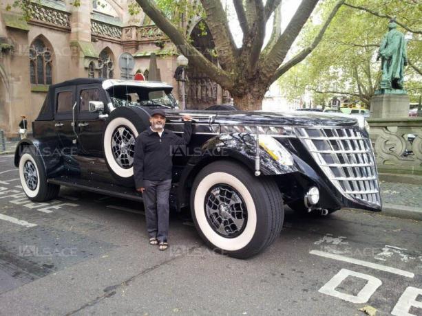 Sheikh Hamad bin Hamdan Al Nahyan, s vozidlom Obrie pavúk v Štrasburgu