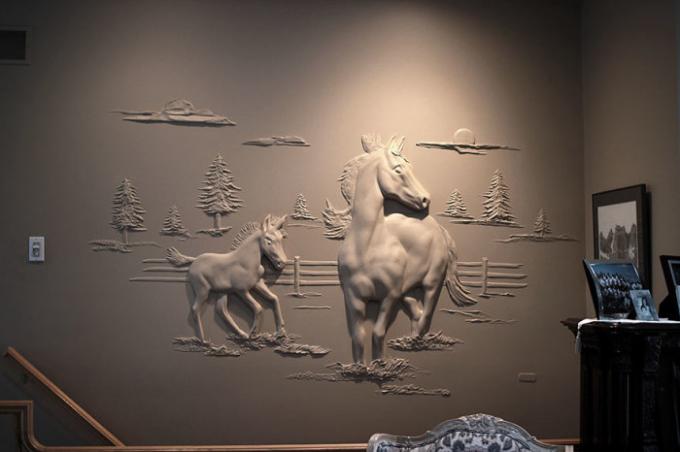 Kôň a žriebä vyvádzanie ozdobiť jednu zo stien v obývacej izbe. | Foto: pinterest.com.