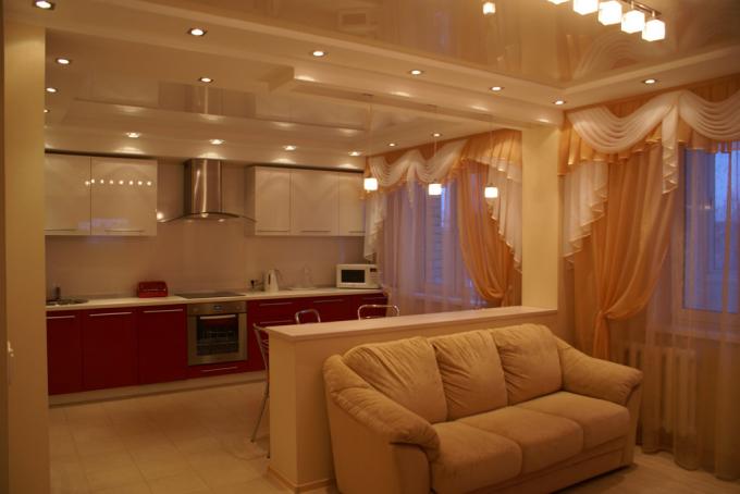 interiér kuchyne kombinovaný s obývacou izbou