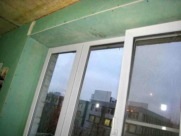 Prečo skúsení majstri odporúčame používať na svahoch okien sadrokartónové dosky, nie plast