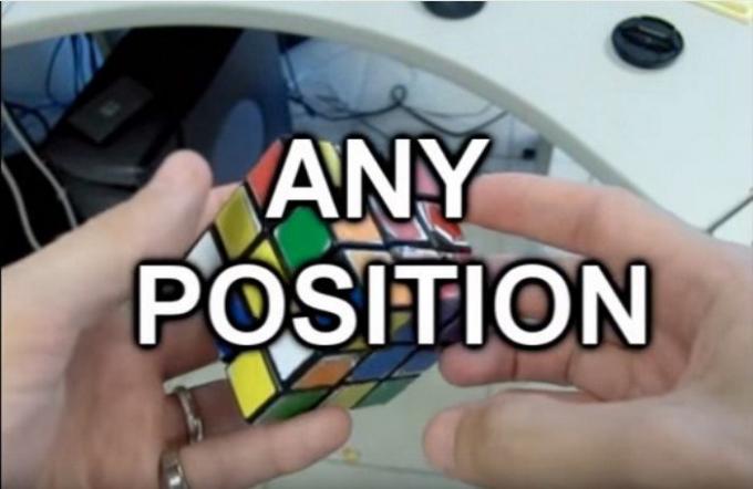 Ako zostaviť Rubikovu kocku pomocou dvoch pohybov