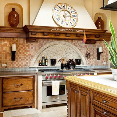 Starožitný interiér kuchyne dáva pocit pokoja a odmeranosti