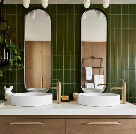 12 spôsobov, ako vizuálne rozšíriť kúpeľňu s jednoduchým dlaždice